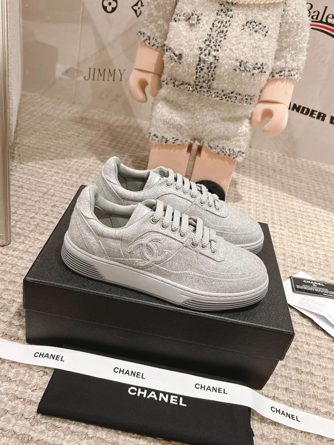 👟👟Ex-factory price 600👟👟 Chanel's new casual sports shoes, top version, incomparably beautiful and easy to wear, absolutely fairy style, very lightweight, high-end color matching, durable and versatile, must-have model. Upper: special material plus mud cloth, sheepskin lining, original foot pads, original TPU outsole Size: 35-41